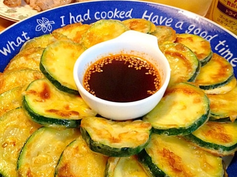 ズッキーニのチヂミです☆ひとつふたつと止まらない♪